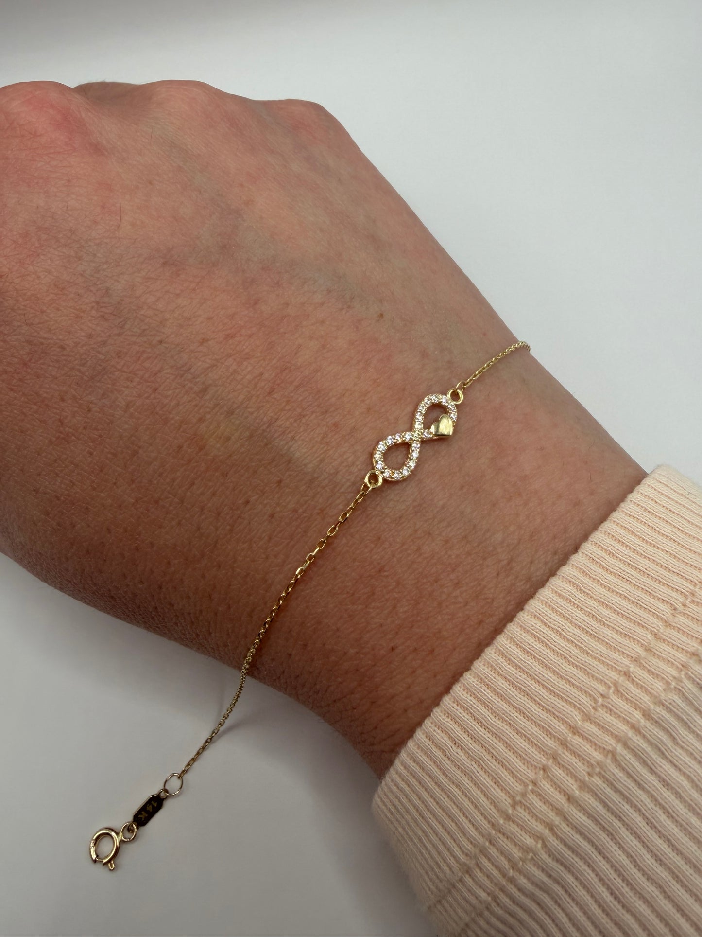 Bracelet with infinity and heart charm in 14k gold, size 7-7.5