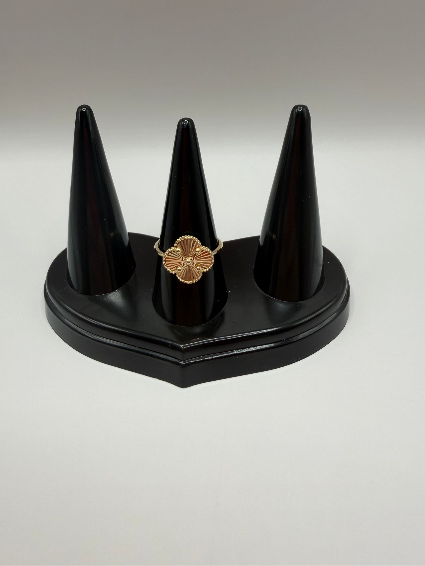 "Flower ring in 14k gold"